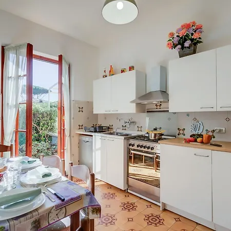 בית נופש Casa Maddalena Al Mare 600m From Sea - Happy *