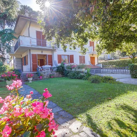 בית נופש Casa Maddalena Al Mare 600m From Sea - Happy מרינה די פיאטרסנטה