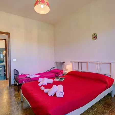 בית נופש Casa Maddalena Al Mare 600m From Sea - Happy *