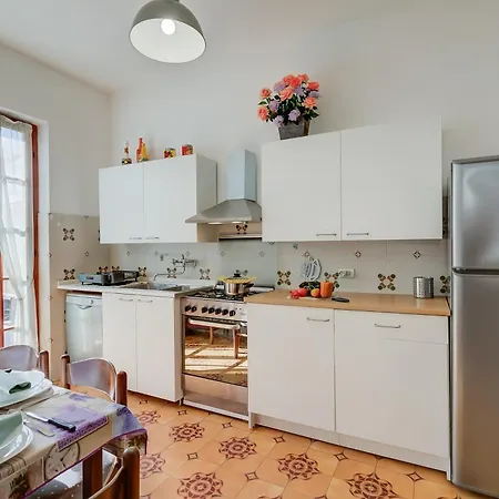 בית נופש Casa Maddalena Al Mare 600m From Sea - Happy